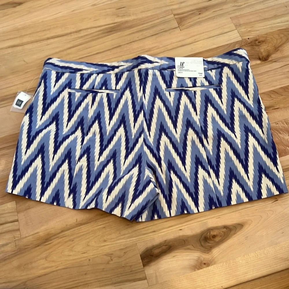 GAP Blue and White Aztec Print 4” Shorts - NWT